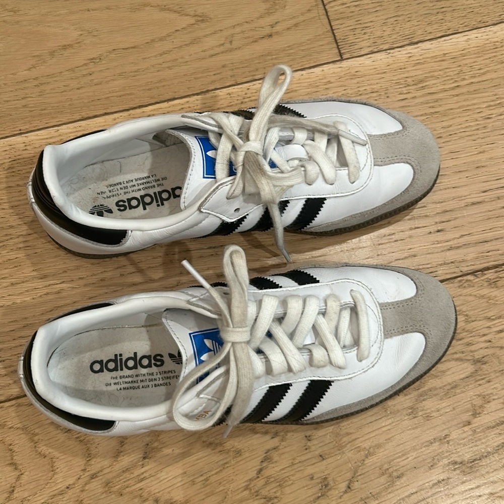 Selling white adidas Sambas in women’s size 8 1/2
